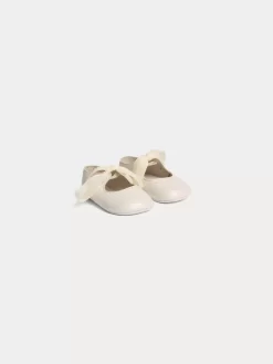 Newborn & Baby Bonpoint Shoes | Akela Mary Janes Ecru